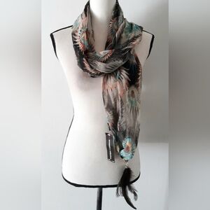 Elegant Multicolor Feather Print Scarf